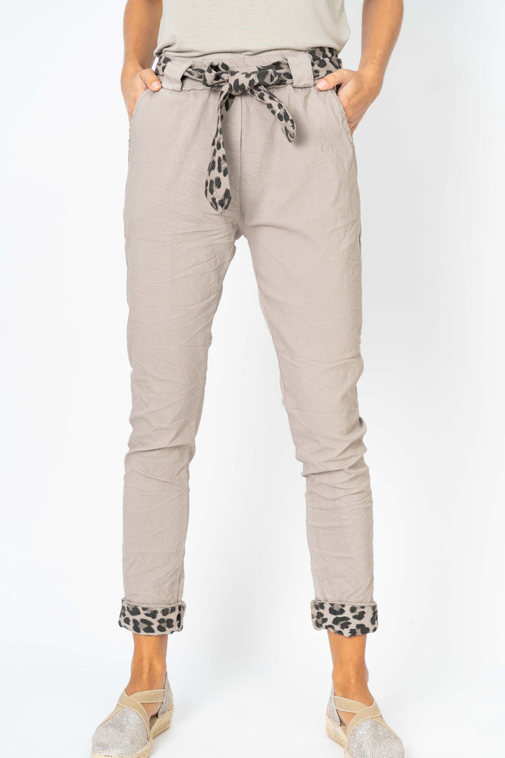 221628 - "Magic" jegging pants. Cheetah Print Belt Jegging