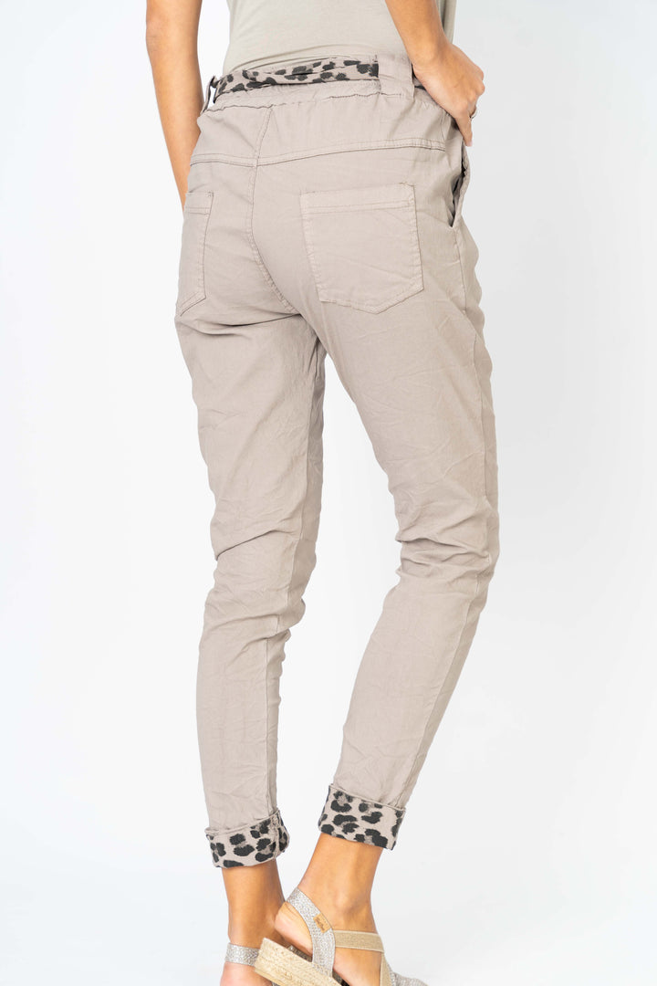 221628 - "Magic" jegging pants. Cheetah Print Belt Jegging