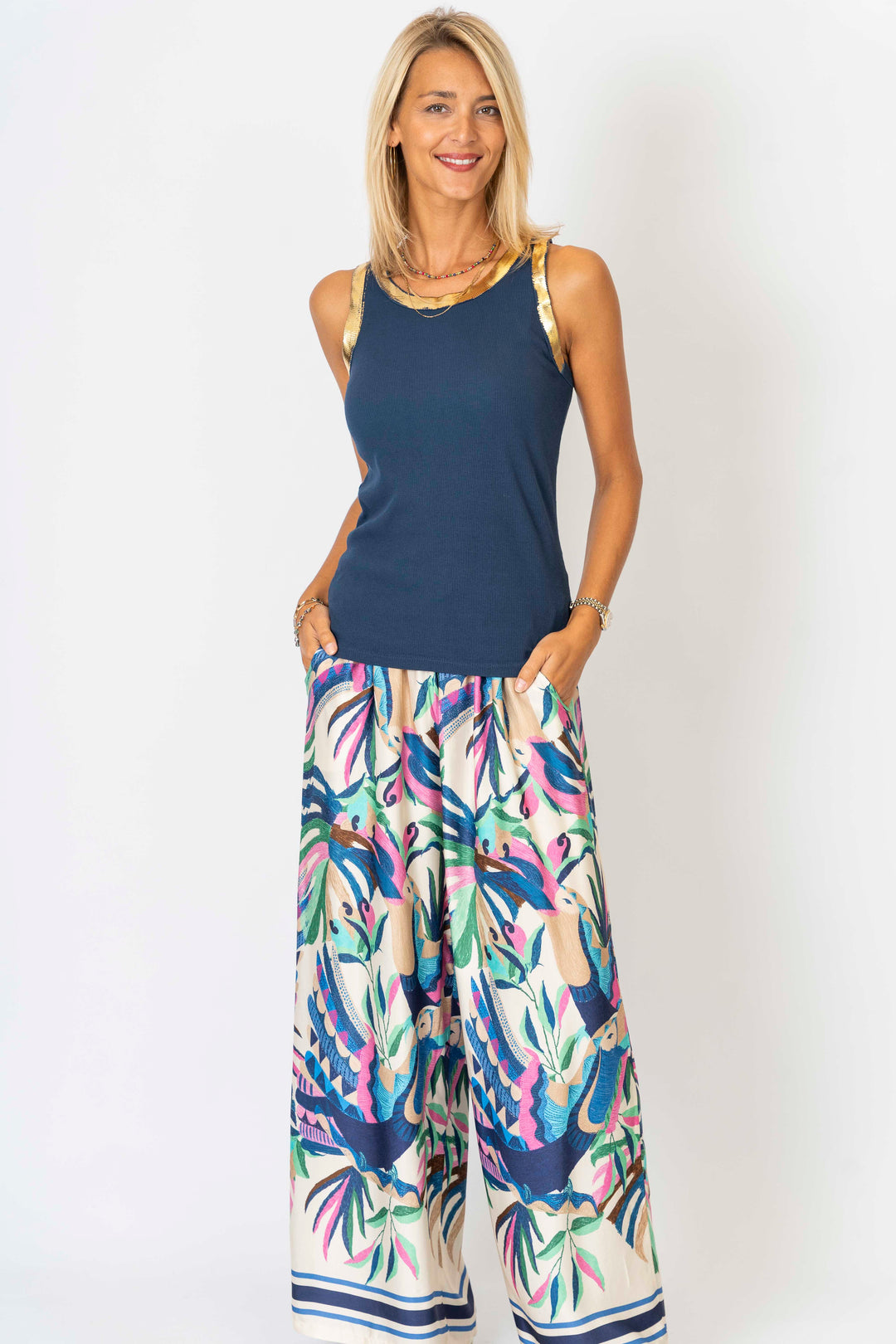 83775 Metallic Foil Detailed Ribbed Italian Tank