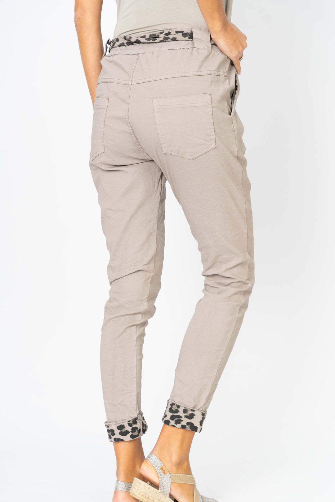 221628 - "Magic" jegging pants. Cheetah Print Belt Jegging