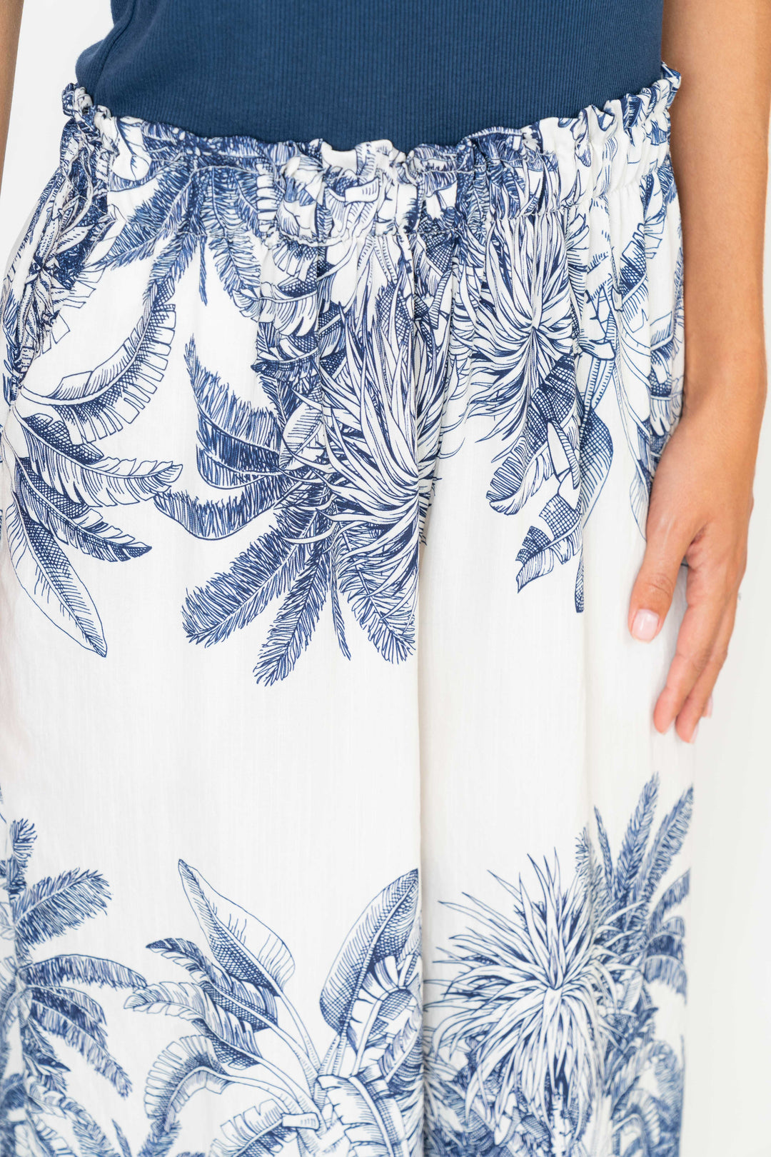 6672PALM Palm Print Pant